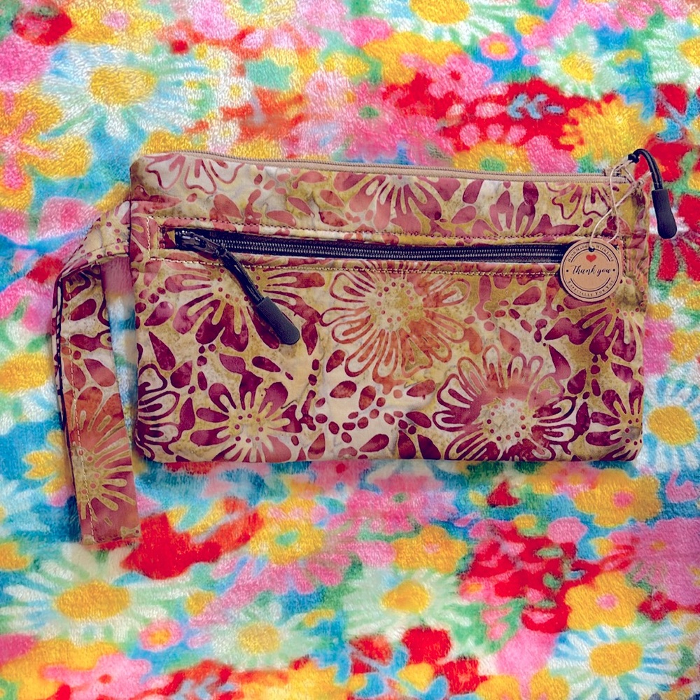 Wristlet purse